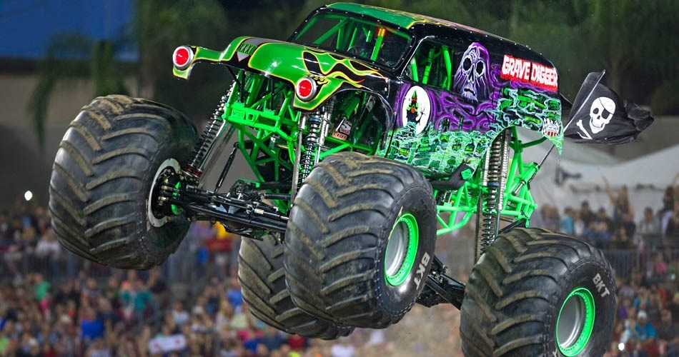 Axial SMT10 Grave Digger - Monster Jam Truck 1:10