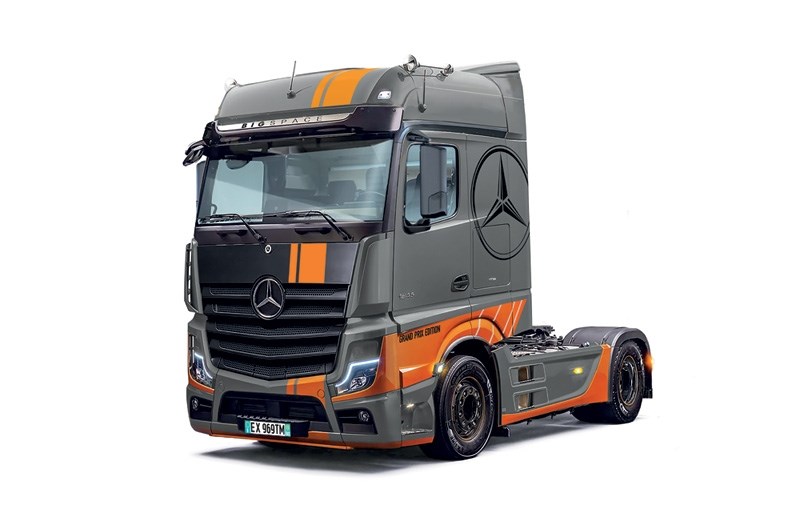 ITALERI 1:24 MB Actros MP4 Big Space - GP Edition