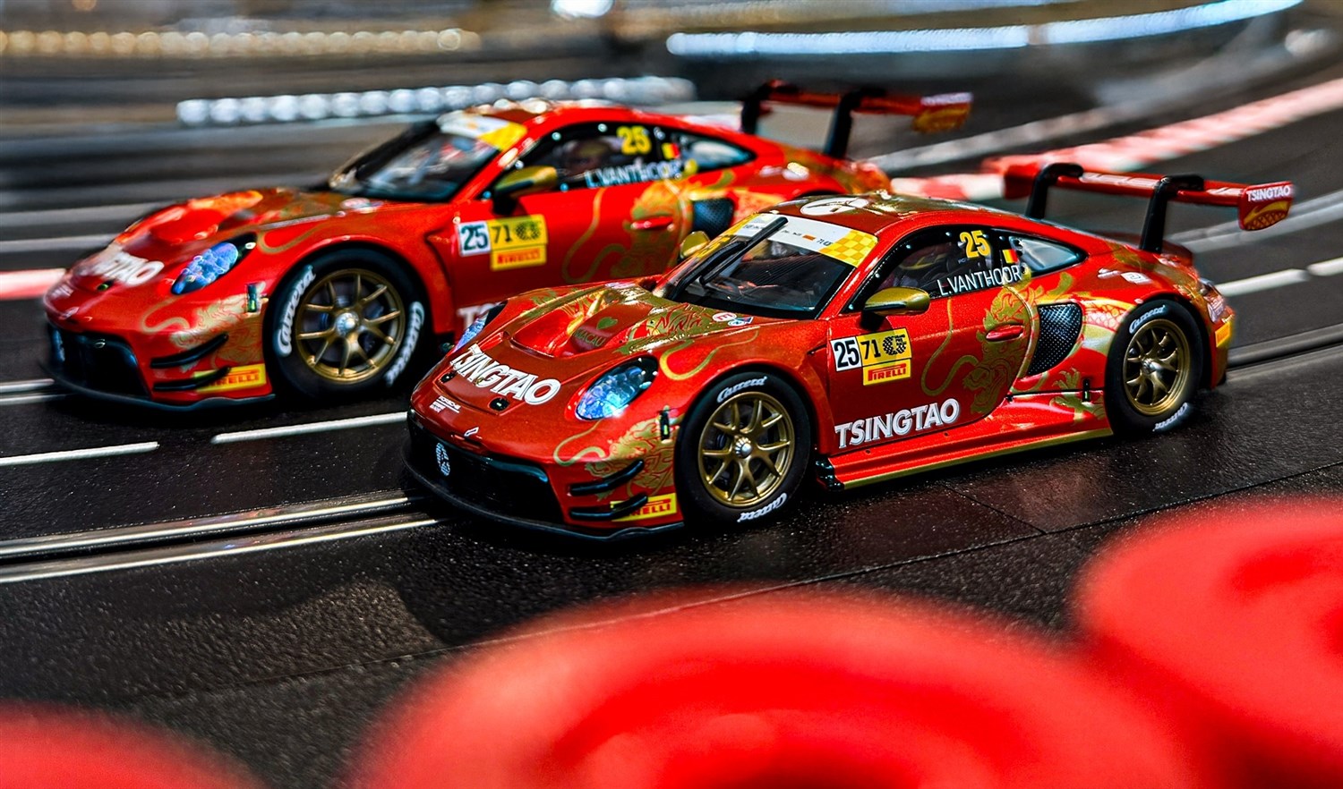 Carrera 1:32 Porsche 911 GT3 R nr. 25