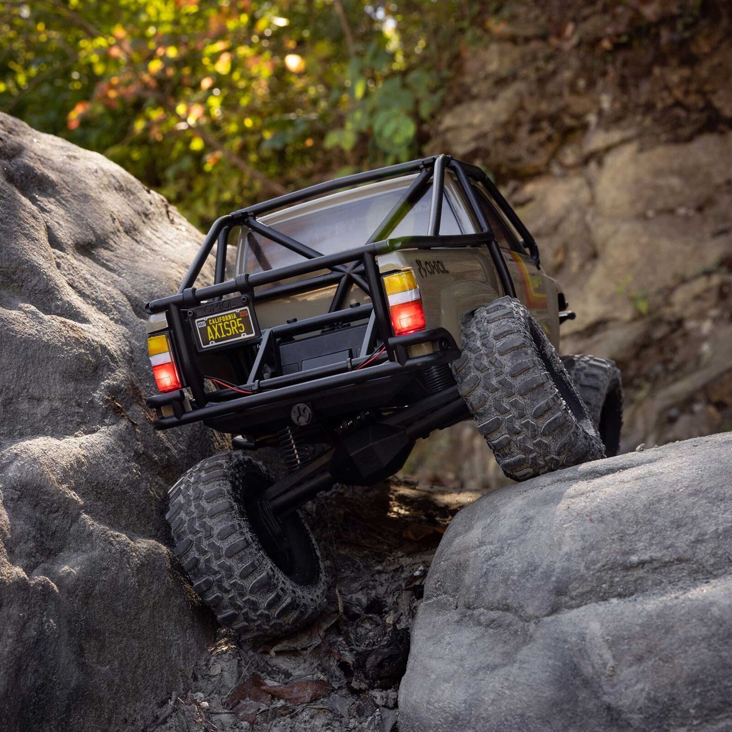 Axial SCX10 III 1987 Toyota SR5 4WD RTR Tan