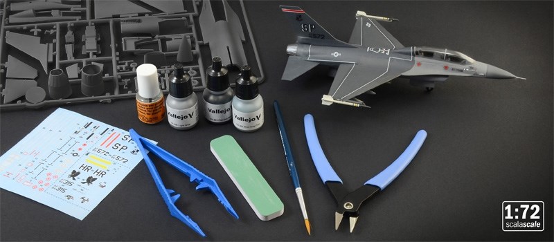 ITALERI 1:72 - F-16 C/D Night Falcon - Startsæt