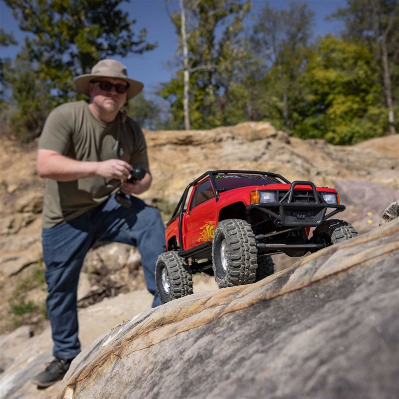 Axial SCX10 III 1987 Toyota SR5 4WD RTR Red